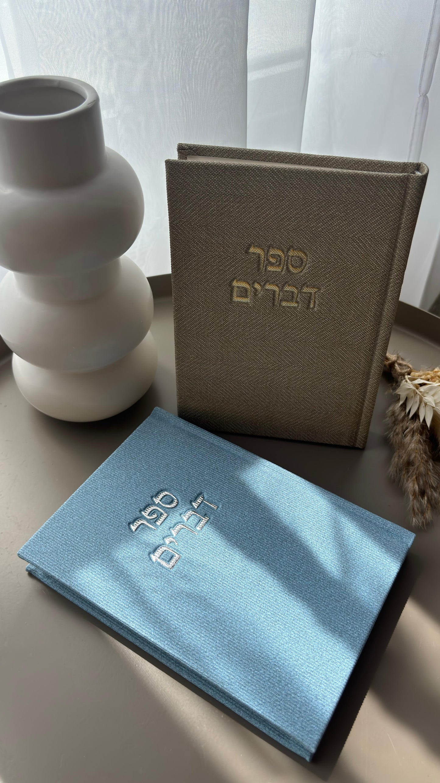 ספר דברים בצבעים