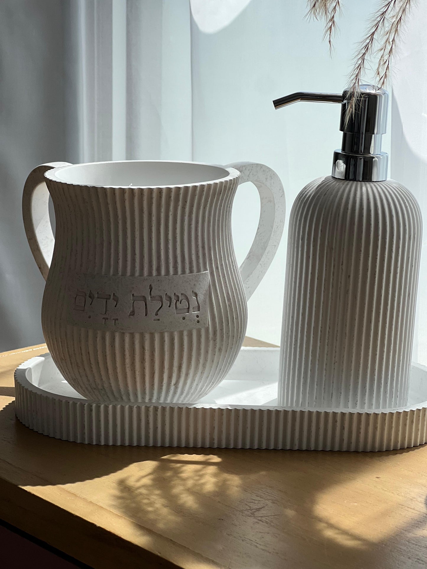 סט סבונייה עם נטלה מפוליריזן מהודר - כולל מגש לבן